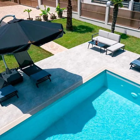 Liana , Private With Pool And Garden * Vergia