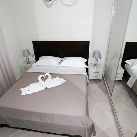 Liana , Private With Pool And Garden וילה Vergia