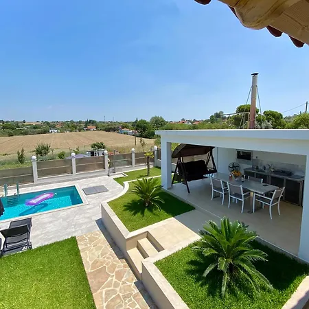 Liana , Private With Pool And Garden