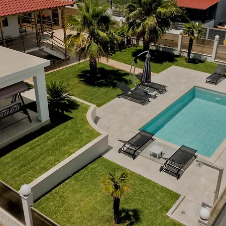 Liana , Private With Pool And Garden וילה