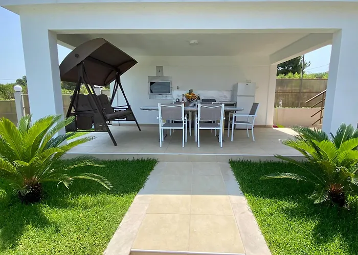 Villa Liana , Private With Pool And Garden