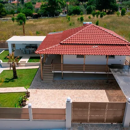 Liana , Private With Pool And Garden * Vergia