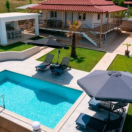 Liana , Private With Pool And Garden *