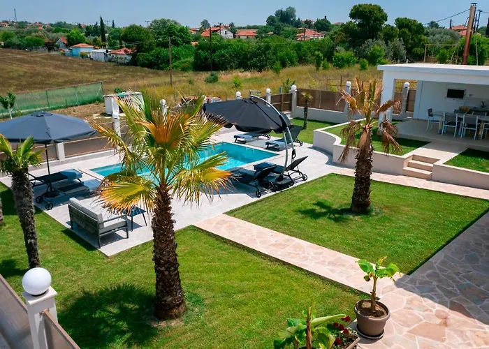 Villa Liana , Private With Pool And Garden Vergia
