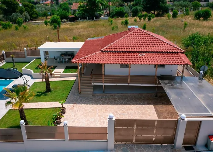 Liana , Private With Pool And Garden * Vergia