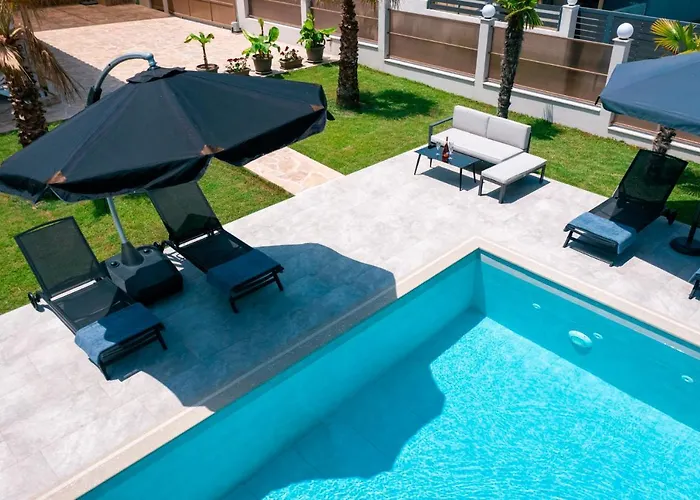 Liana , Private With Pool And Garden * Vergia