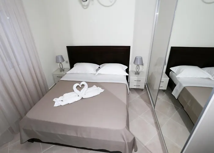 Liana , Private With Pool And Garden Villa Vergia