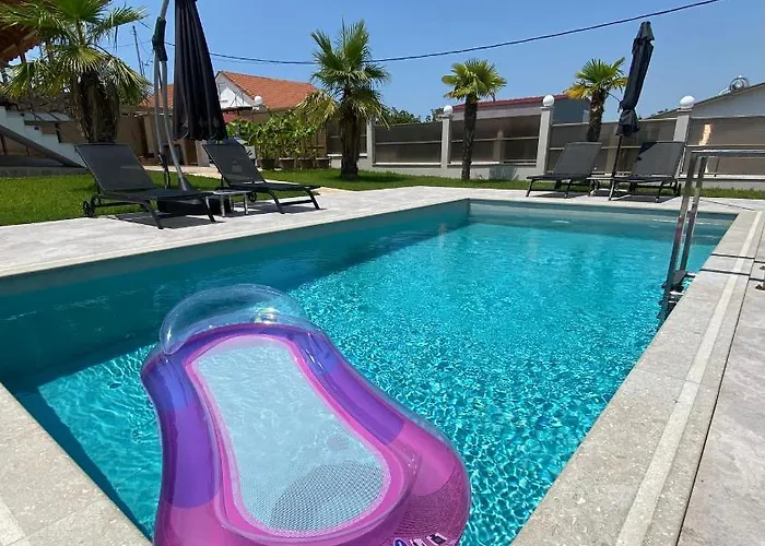Villa Liana , Private With Pool And Garden Vergia