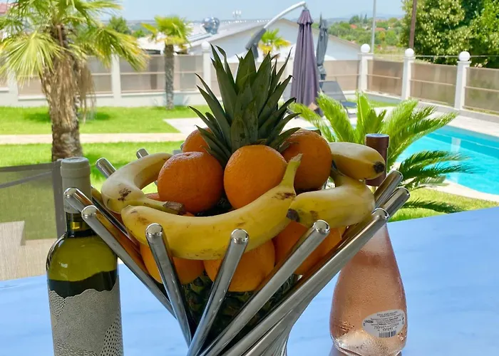 Liana , Private With Pool And Garden Villa Vergia